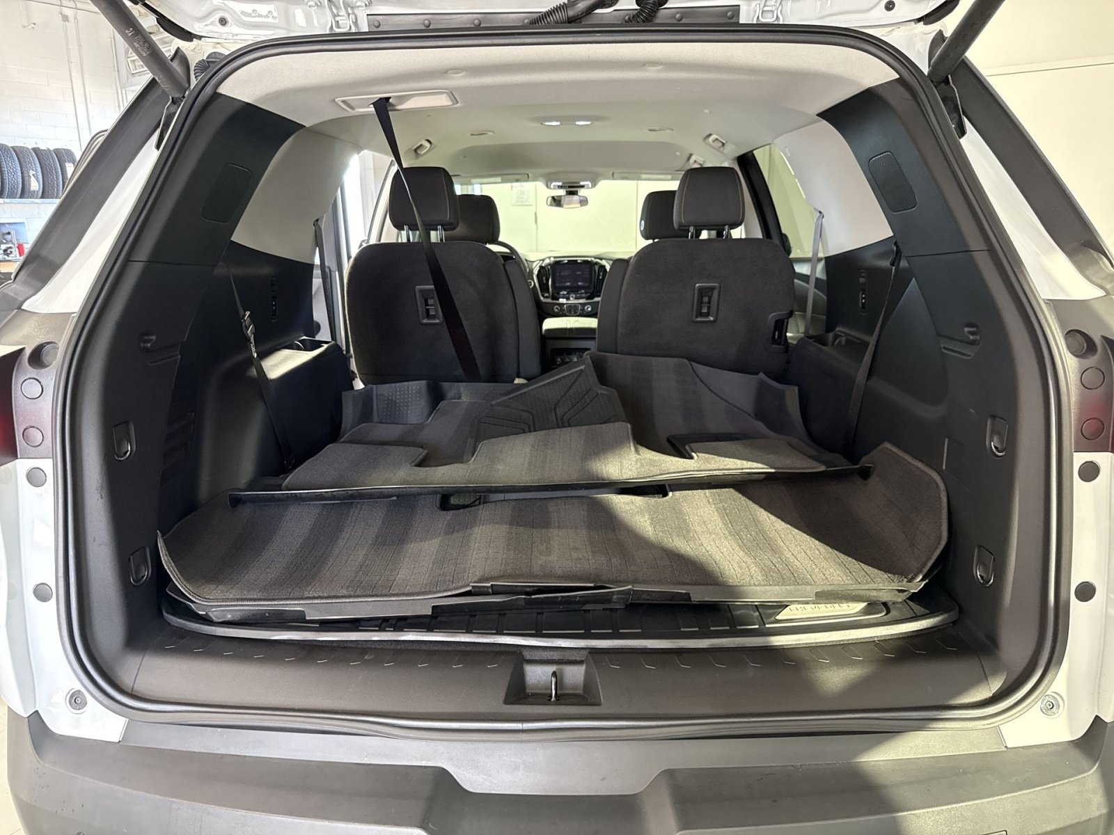 Used 2020 Chevrolet Traverse LT FWD image 27