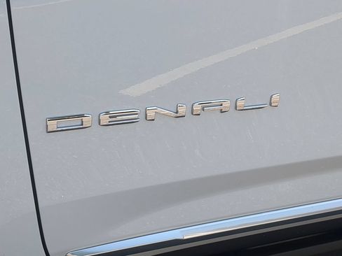 Used 2026 GMC Yukon XL Denali w/ Denali Reserve Package AWD/4WD image 33