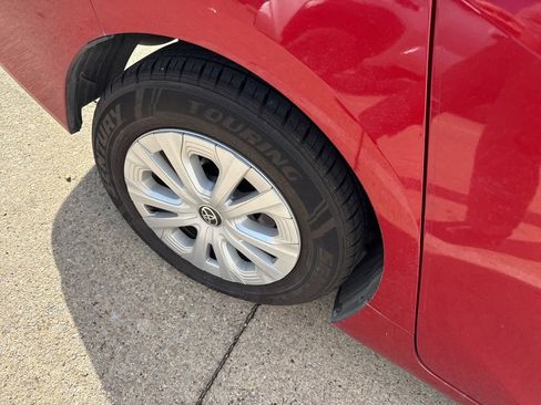 Used 2022 Toyota Prius L Eco image 10