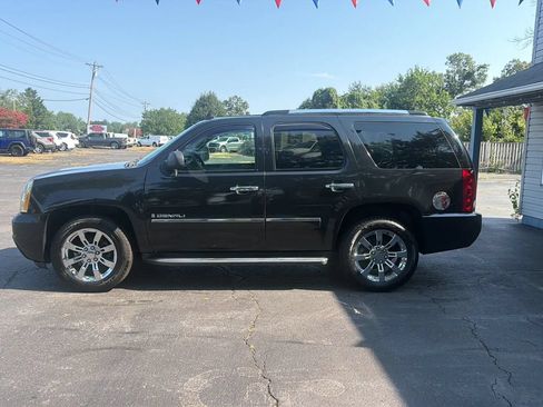 Used 2009 GMC Yukon Denali AWD/4WD image 3