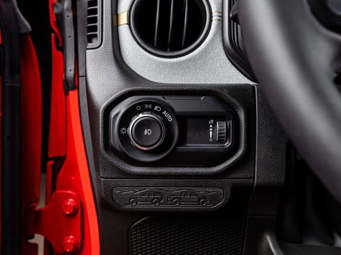 Used 2025 Jeep Wrangler Sport S image 21