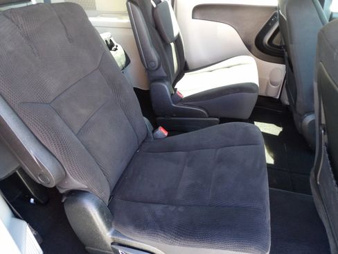 Used 2019 Dodge Grand Caravan SE FWD image 13