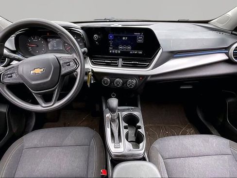 Used 2024 Chevrolet Trax LS w/ LS Convenience Package FWD image 7
