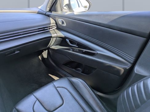 Certified 2024 Hyundai Elantra Limited image 16