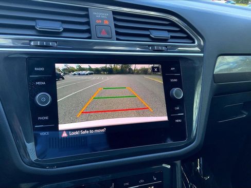 Used 2024 Volkswagen Tiguan SE R-Line image 27