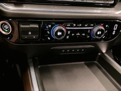 Used 2024 Chevrolet Silverado 2500 High Country w/ High Country Premium Package AWD/4WD image 31