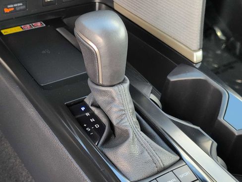 Used 2025 Toyota Camry SE image 30