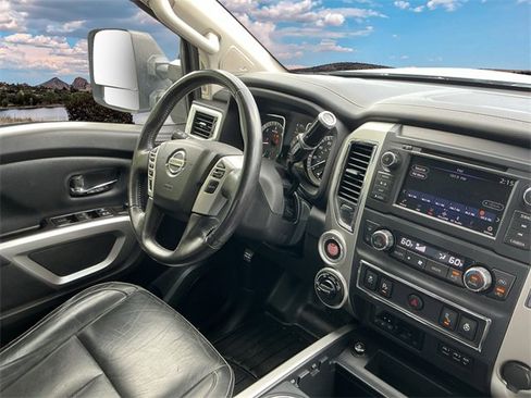 Used 2019 Nissan Titan PRO-4X w/ Pro-4x Convenience Package image 16