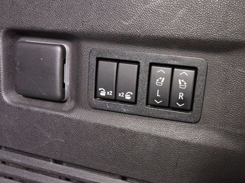 Used 2021 GMC Yukon XL AT4 w/ AT4 Premium Plus Package AWD/4WD image 37