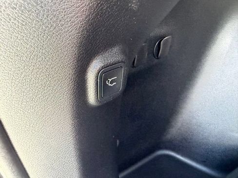 Used 2019 Jeep Cherokee Limited AWD/4WD image 18