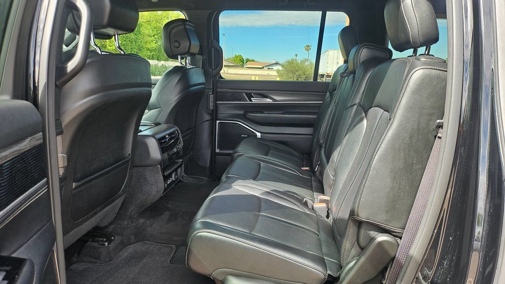 Used 2023 Jeep Wagoneer L Series II AWD/4WD image 29