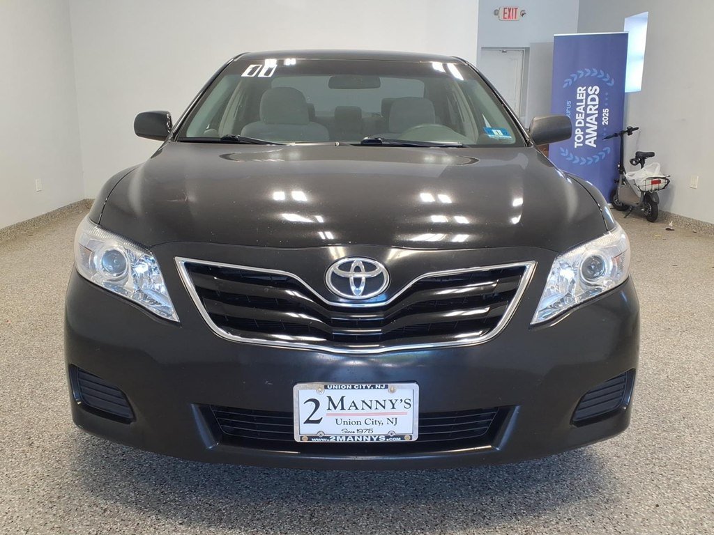 Used 2011 Toyota Camry LE w/ LE Extra-Value Pkg FWD image 2