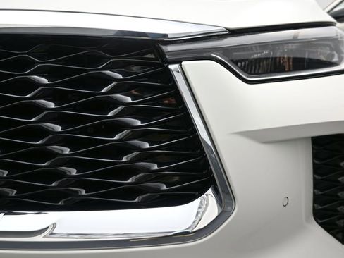 Certified 2025 INFINITI QX60 Luxe w/ Vision Package AWD/4WD image 10