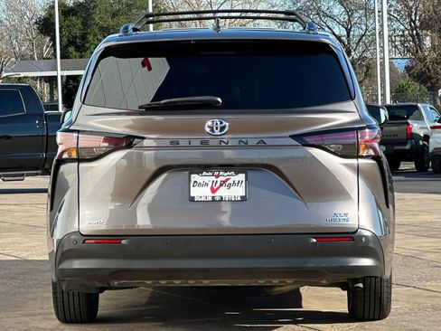 Certified 2024 Toyota Sienna XLE image 6