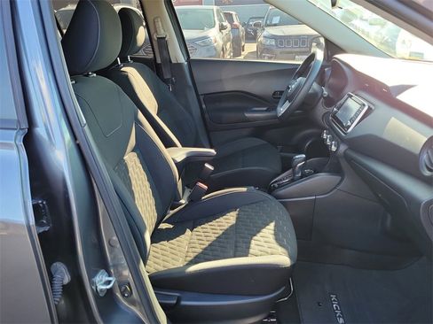 Used 2022 Nissan Kicks S image 18