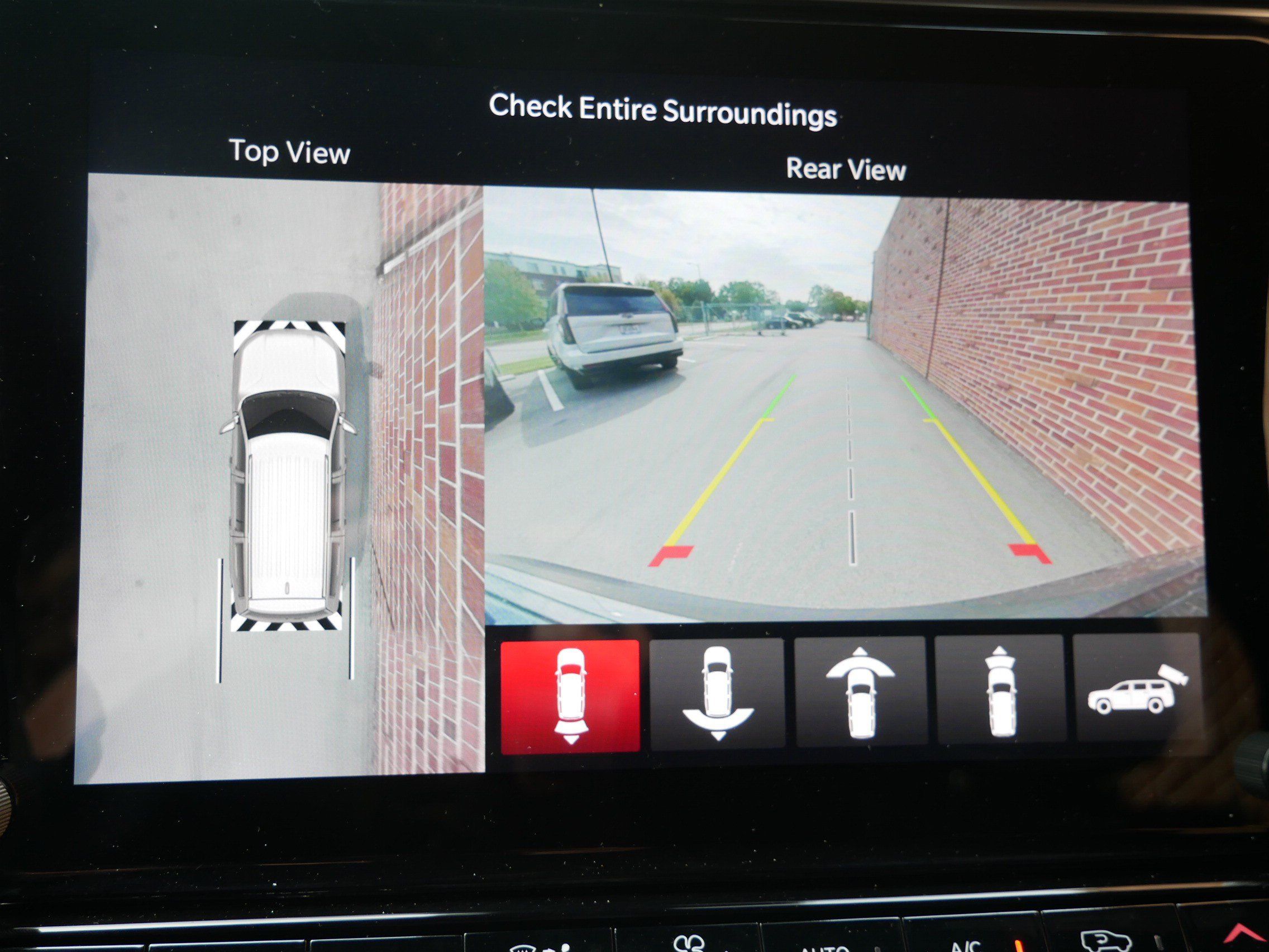 Used 2024 Jeep Grand Wagoneer L Series III w/ Rear Seat Video Group 1 AWD/4WD image 18