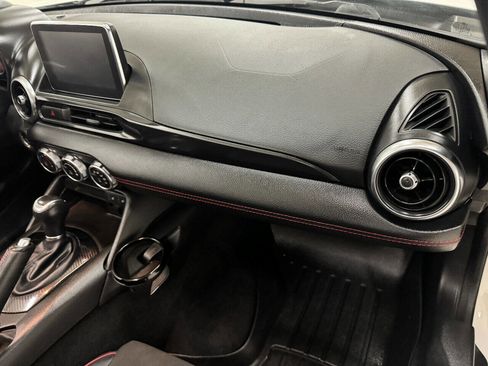 Used 2017 FIAT 124 Spider Abarth image 60