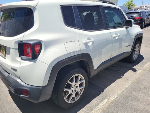 Used 2019 Jeep Renegade Latitude w/ Cold Weather Group AWD/4WD image 18