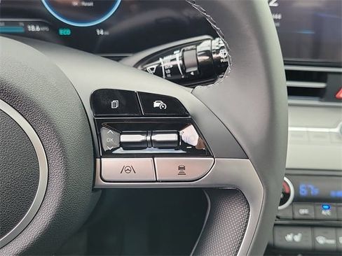 New 2025 Hyundai Elantra Limited image 6