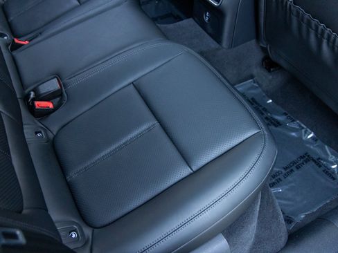 Certified 2025 Porsche Macan image 46