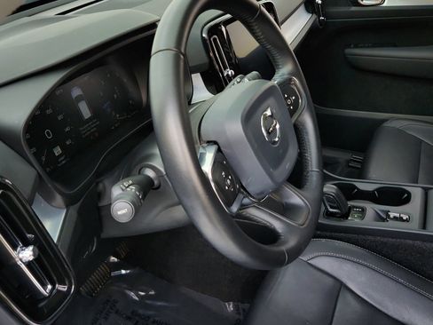 Used 2020 Volvo XC40 T4 Momentum FWD image 21