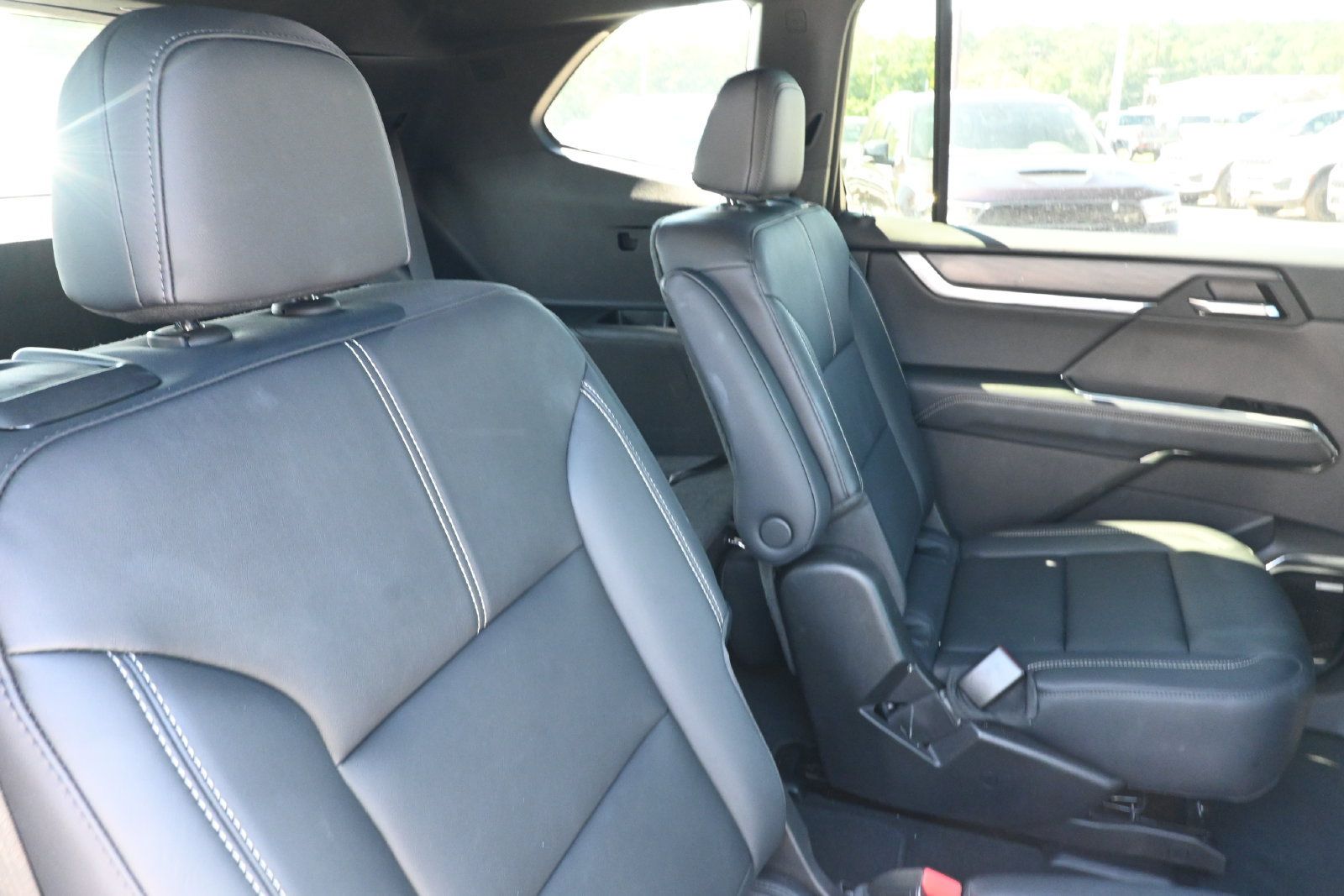Used 2026 GMC Acadia Elevation w/ Elevation Premium Package FWD image 30