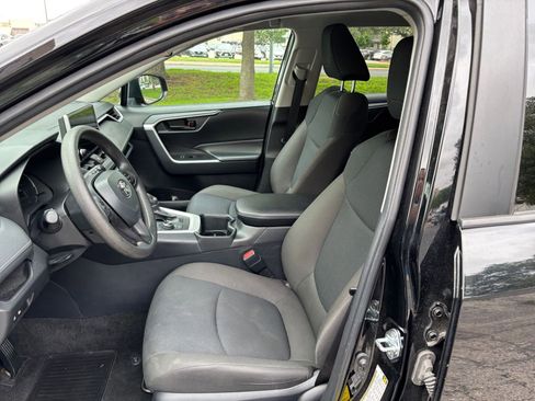 Used 2025 Toyota RAV4 LE image 31