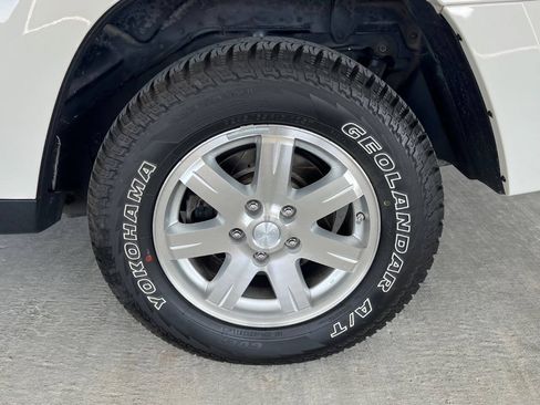 Used 2010 Jeep Grand Cherokee Limited AWD/4WD image 30