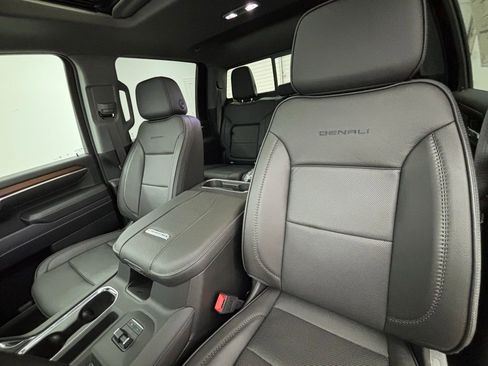 New 2025 GMC Sierra 2500 Denali w/ Denali Reserve Package image 23
