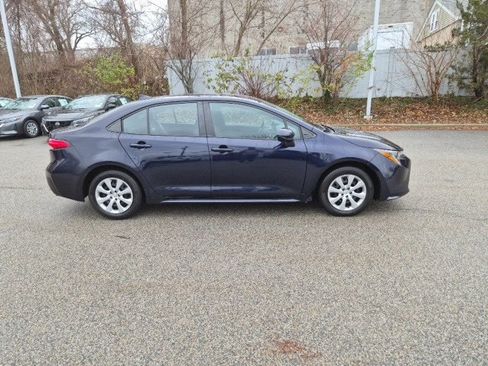 Used 2022 Toyota Corolla LE image 2