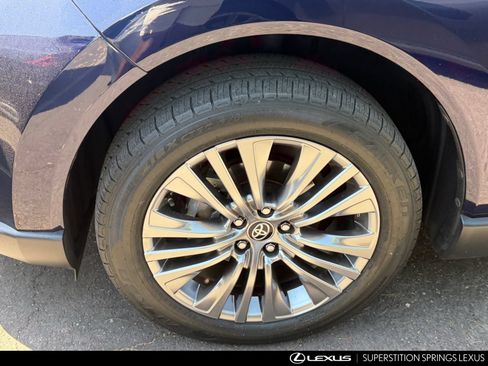 Used 2021 Toyota Venza Limited AWD/4WD image 5