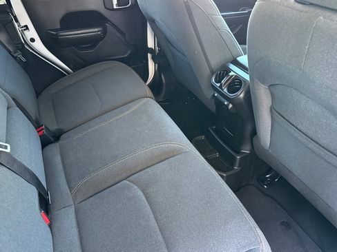 Used 2024 Jeep Wrangler Unlimited AWD/4WD image 18