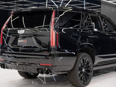 Used 2026 Cadillac Escalade V w/ LPO, ONYX Package image 14