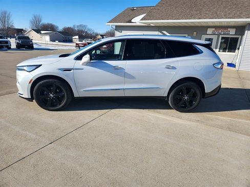 Used 2023 Buick Enclave Essence w/ Experience Buick Package image 4