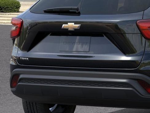 New 2026 Chevrolet Trax LS w/ LS Convenience Package FWD image 14