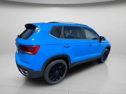 Used 2023 Volkswagen Taos SE w/ Panoramic Sunroof Package AWD/4WD image 6