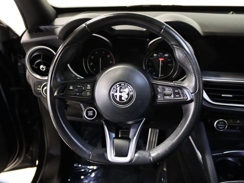 Used 2022 Alfa Romeo Stelvio Ti AWD/4WD image 40