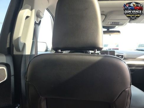 Used 2024 Ford Explorer XLT w/ Equipment Group 202A AWD/4WD image 29