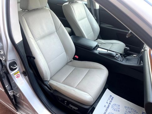 Used 2013 Lexus ES 300h image 19