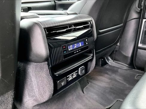 Used 2023 Jeep Wagoneer Series II AWD/4WD image 34