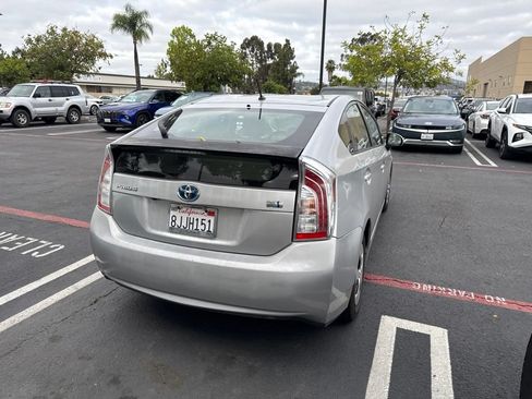Used 2015 Toyota Prius Two FWD image 3