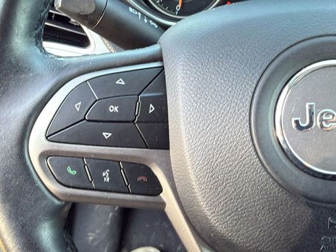 Used 2019 Jeep Cherokee Limited FWD image 7