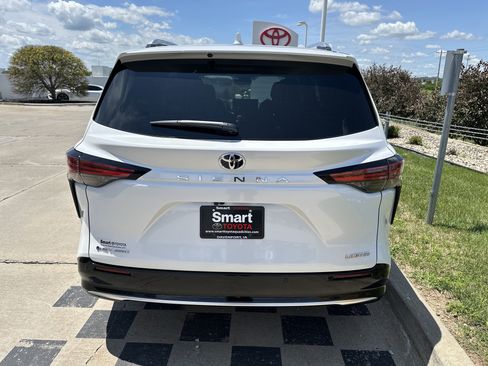 New 2026 Toyota Sienna Limited AWD/4WD image 5