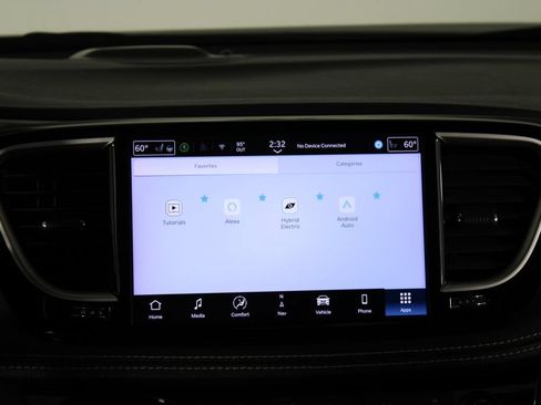 Used 2024 Chrysler Pacifica Limited FWD image 8