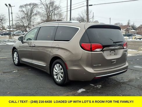 Used 2018 Chrysler Pacifica Touring-L w/ Advanced Safetytec Group image 7