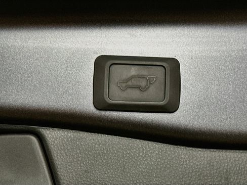 Used 2025 Toyota RAV4 XSE AWD/4WD image 29