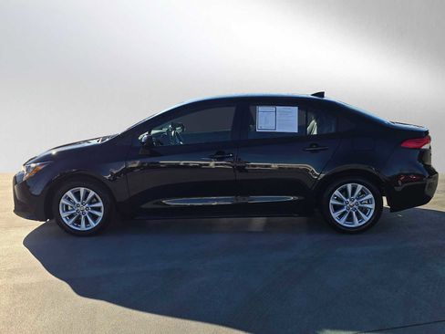 Used 2025 Toyota Corolla LE image 6