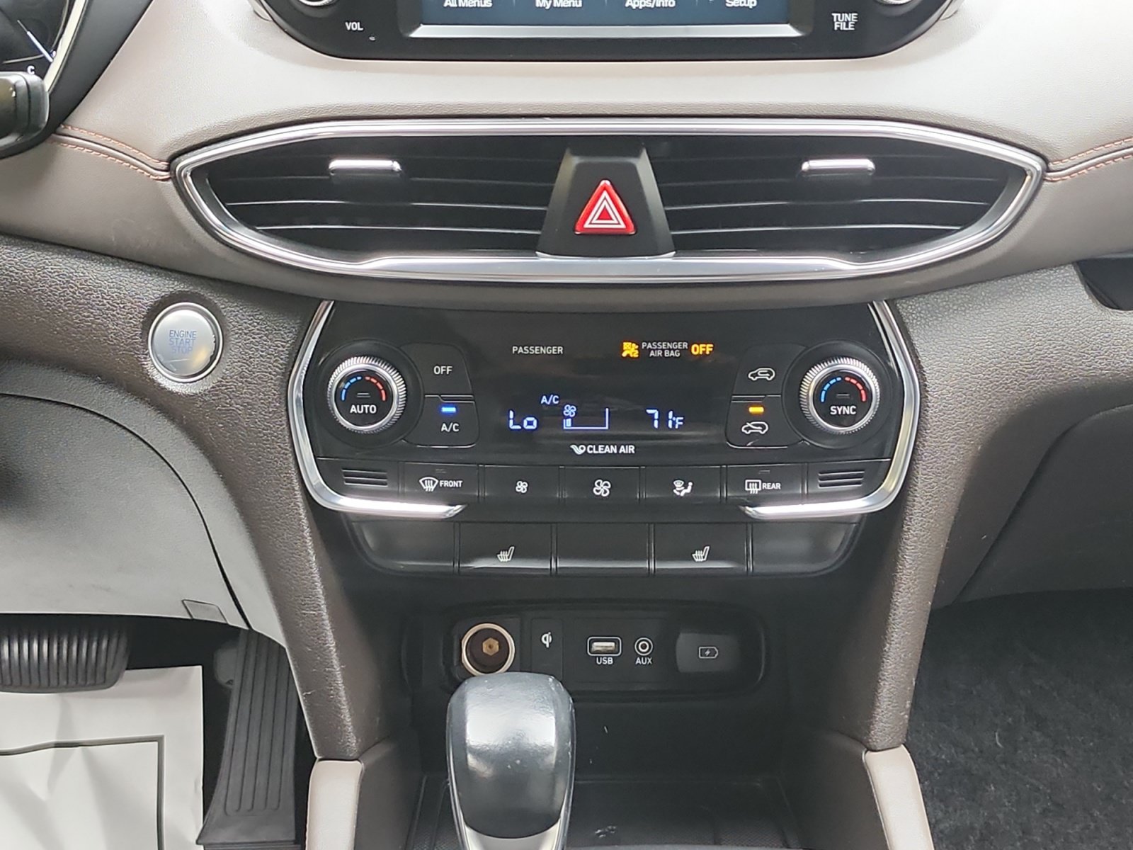 Used 2020 Hyundai Santa Fe SEL w/ Convenience + Premium Package AWD/4WD image 11