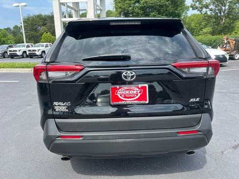 Used 2022 Toyota RAV4 XLE FWD image 8