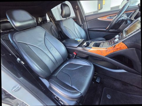 Used 2016 Lincoln MKX Reserve w/ Technology Package FWD image 22